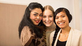 Junge Frauen bei einem Freiwilligenseminar des Internationalen Bundes